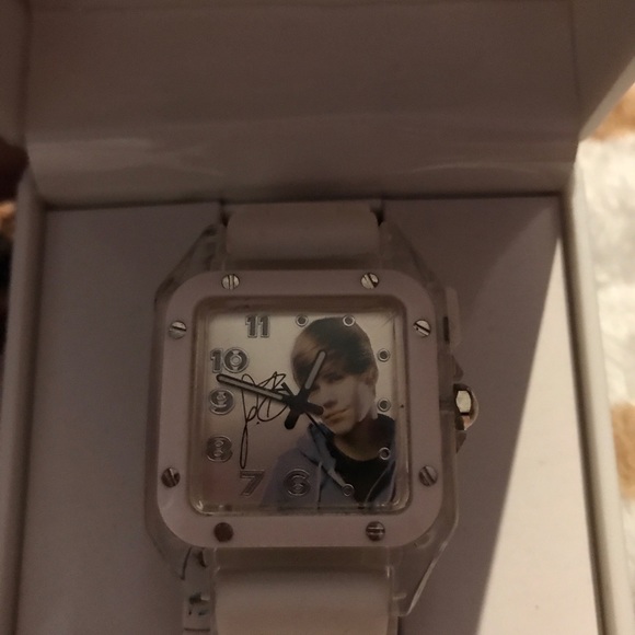 2011 Justin Bieber White Tour Watch - Picture 3 of 4